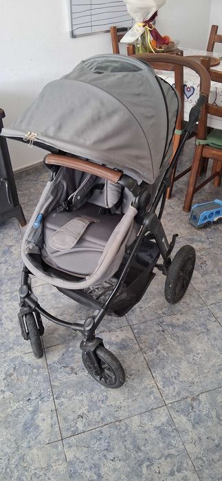Carinho de bebé com rede e impermeável