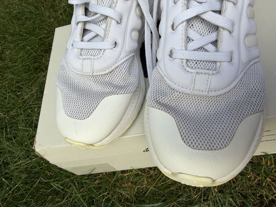 Кросівки фірми adidas для дівчинки