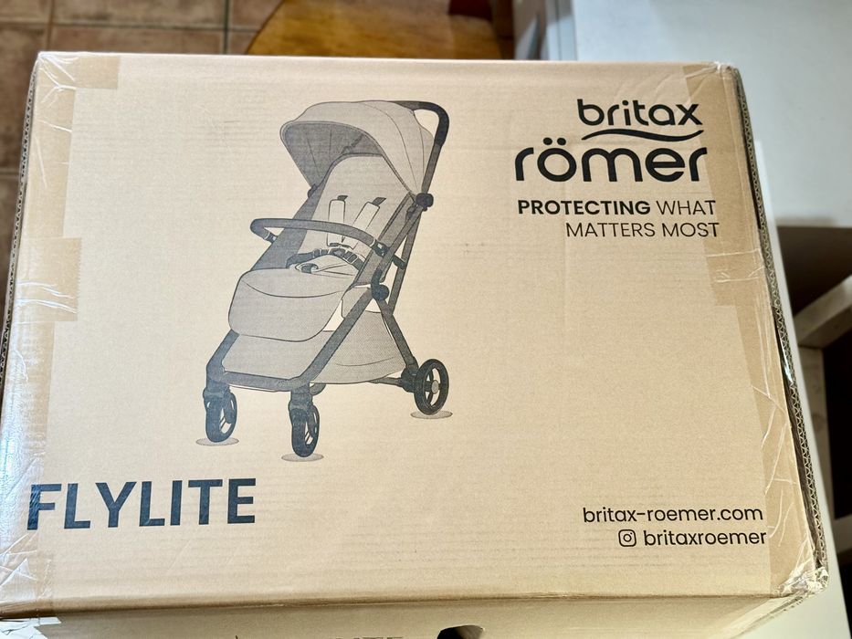 Carrinho de bebé Britax Römer FlyLite - NOVO