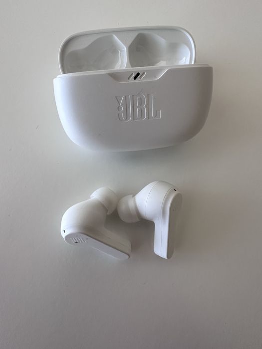 Phones JBL modelo wave beam