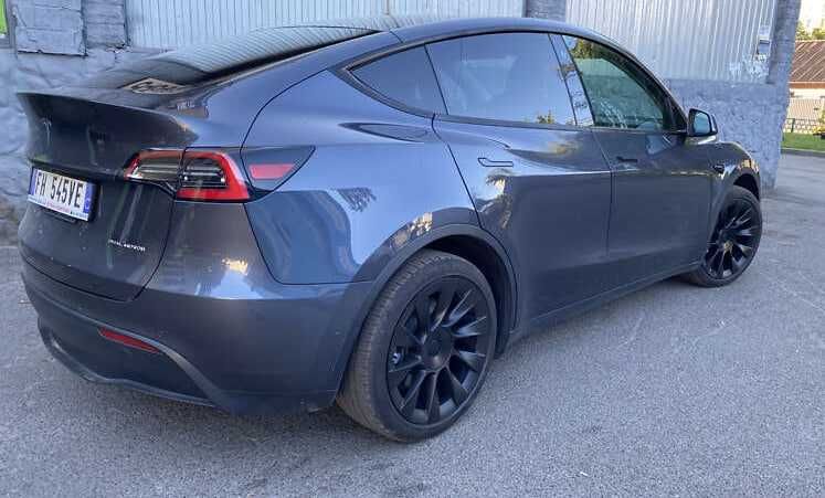 tesla model y 2021