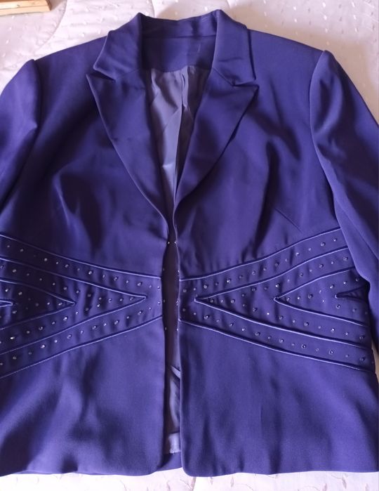 Conjunto de saia, colete e Blazer