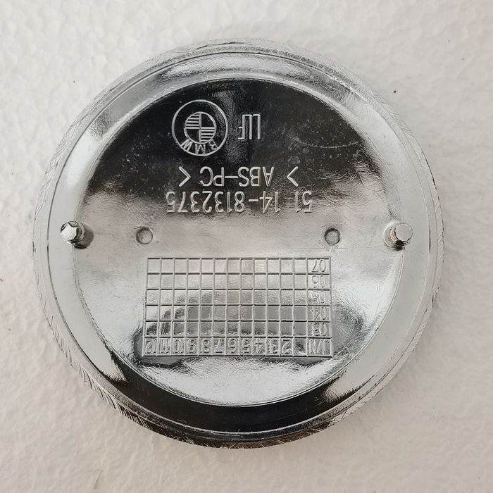 Simbolo da BMW 72mm preto e dourado