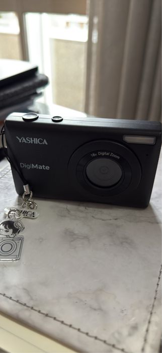Camara fotografica compacta YASHICA DigiMate - preta + cartao 128 gb