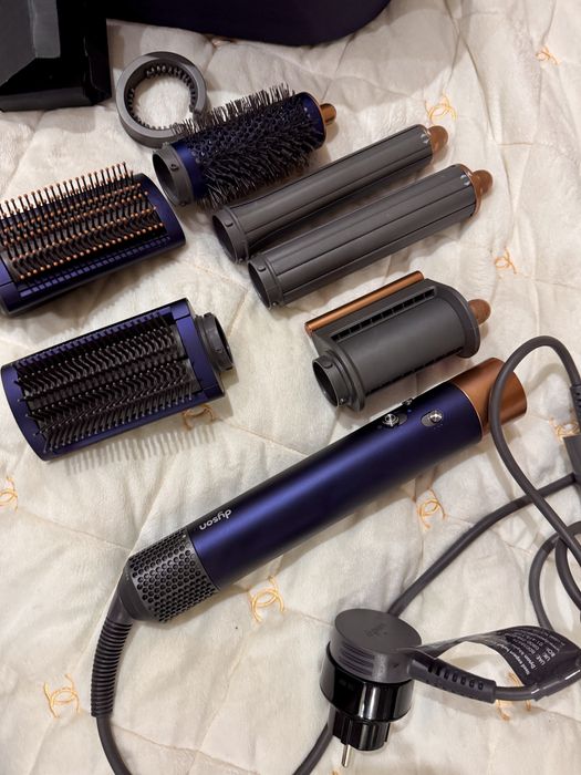 Фен-стайлер Dyson