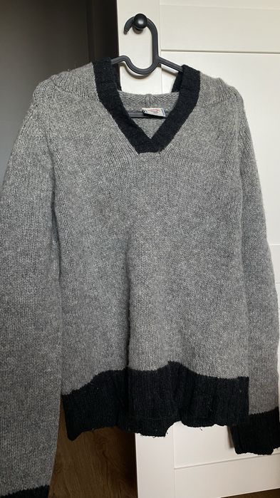 Sweter wełniany 100% wool z kapturem szary