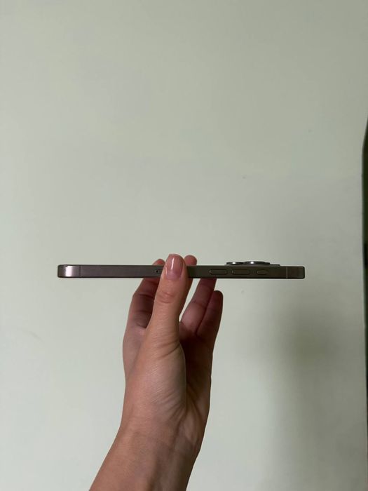 Apple iphone 15 pro max 256 рідний акамулятор все працює