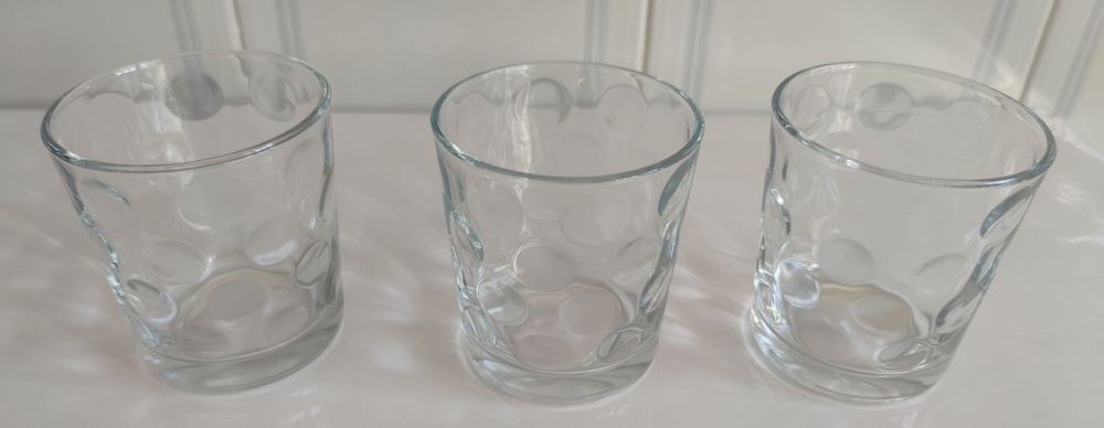 3 copos de vidro transparente