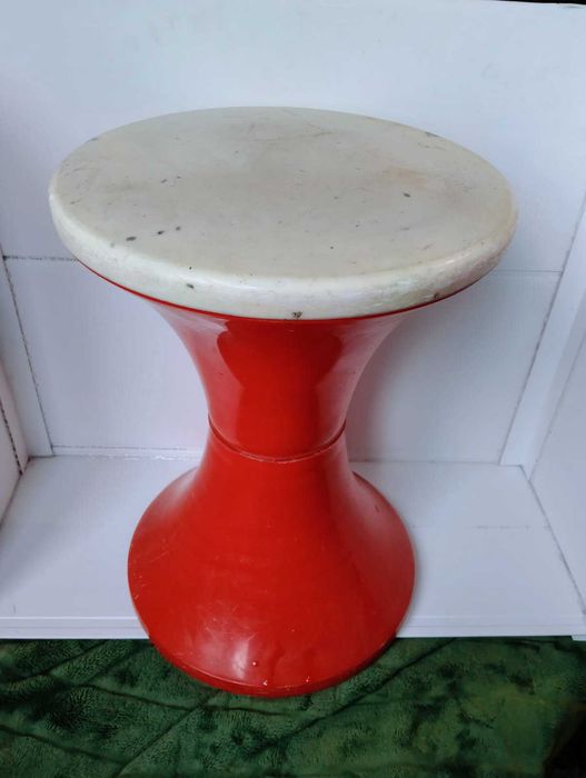 Taboret okrągły plastikowy PRL