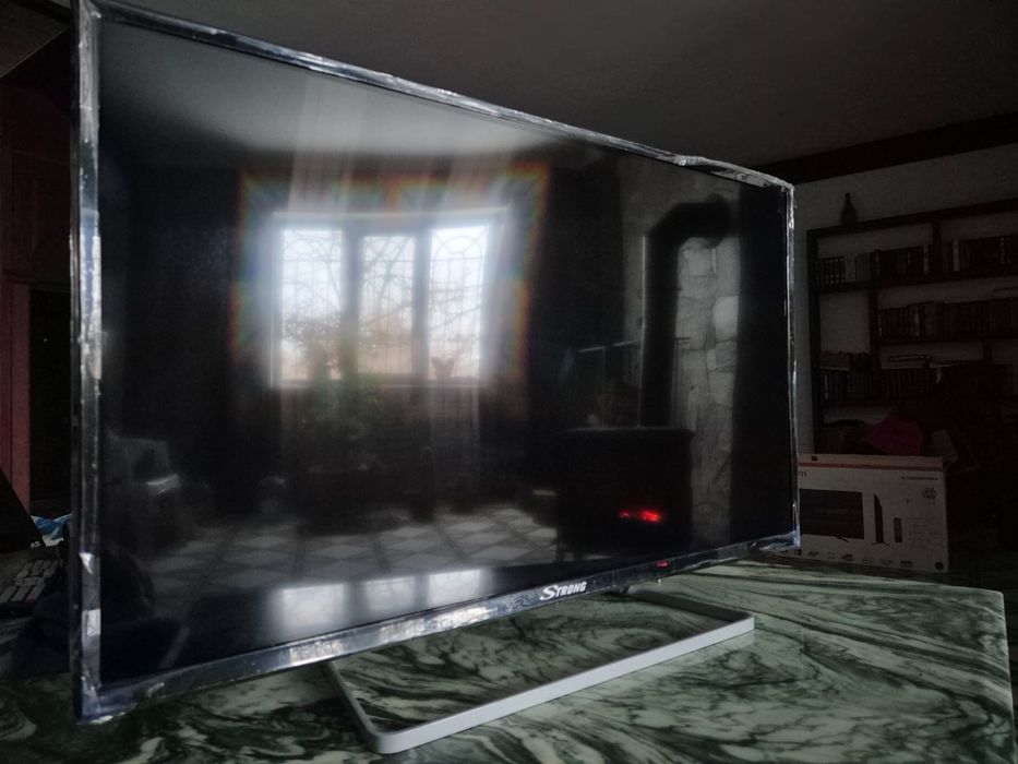 Телевізор Strong SRT 32HZ4003N в гарному стані.