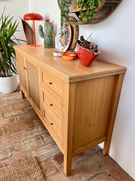 Aparador em Pinho maciço e palhinha