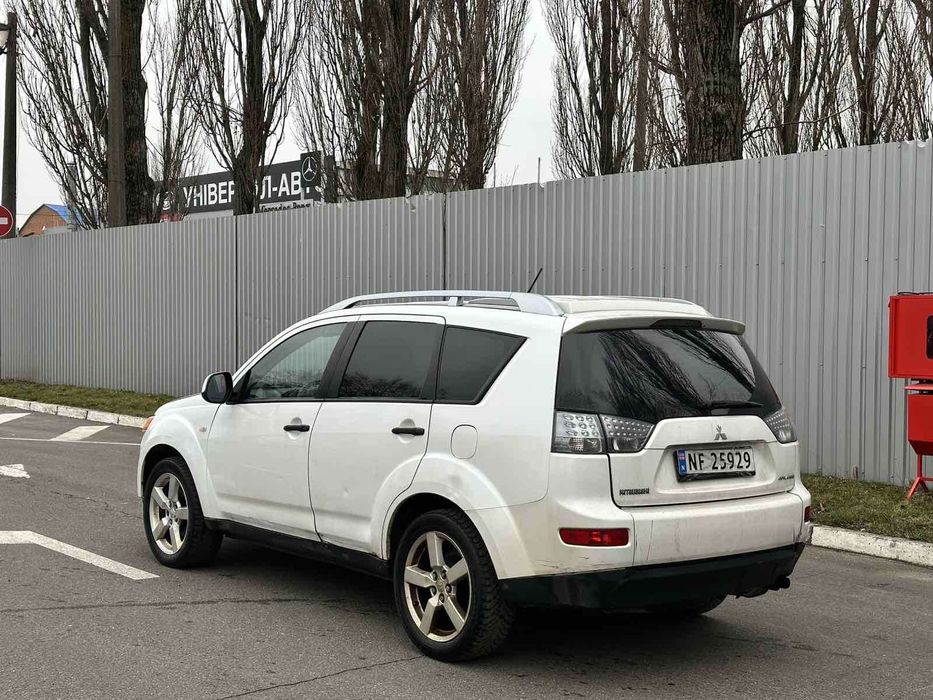 Mitsubishi Outlander 4×4, позашляховик, внедорожник,