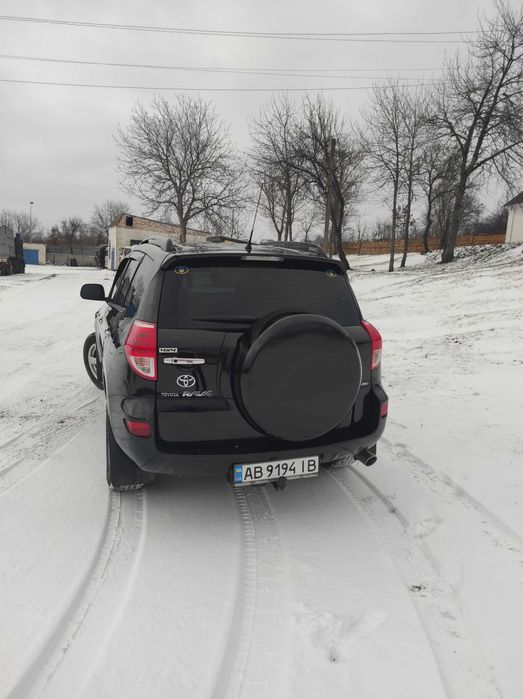 Автомобіль тойота рав4