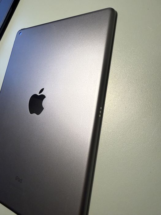 Apple iPad 10.2”  8a Geração 2020