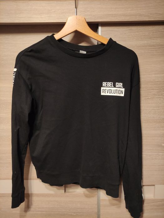 Bluza.         .