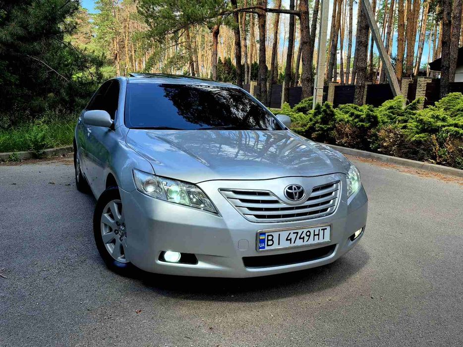 Продам срочно Toyota camry XLE