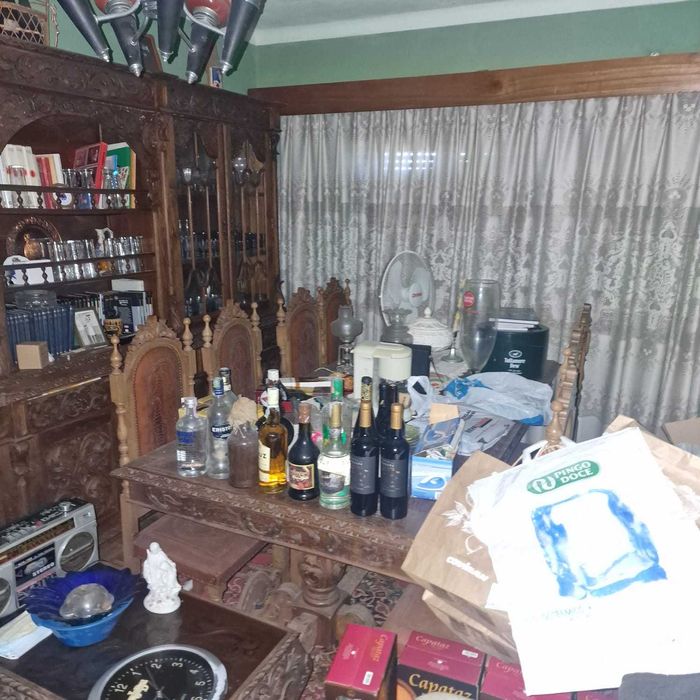 Conjunto casa de jantar - móvel, mesa e cadeiras