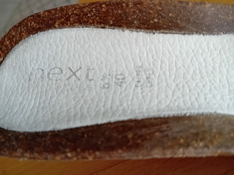Letnie klapki skórzane rozmiar 40, tj. 25cm, firmy Next