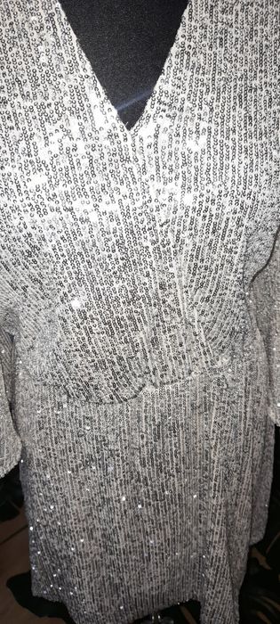 Złota sukienka cekinowa