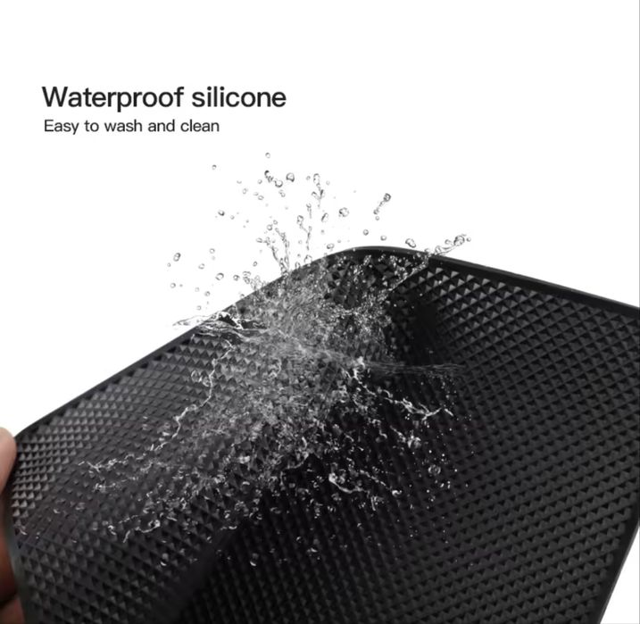 На торпеду в авто противоскользящий коврик