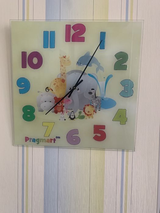 Годинник зі скла настінний в дитячу кімнату