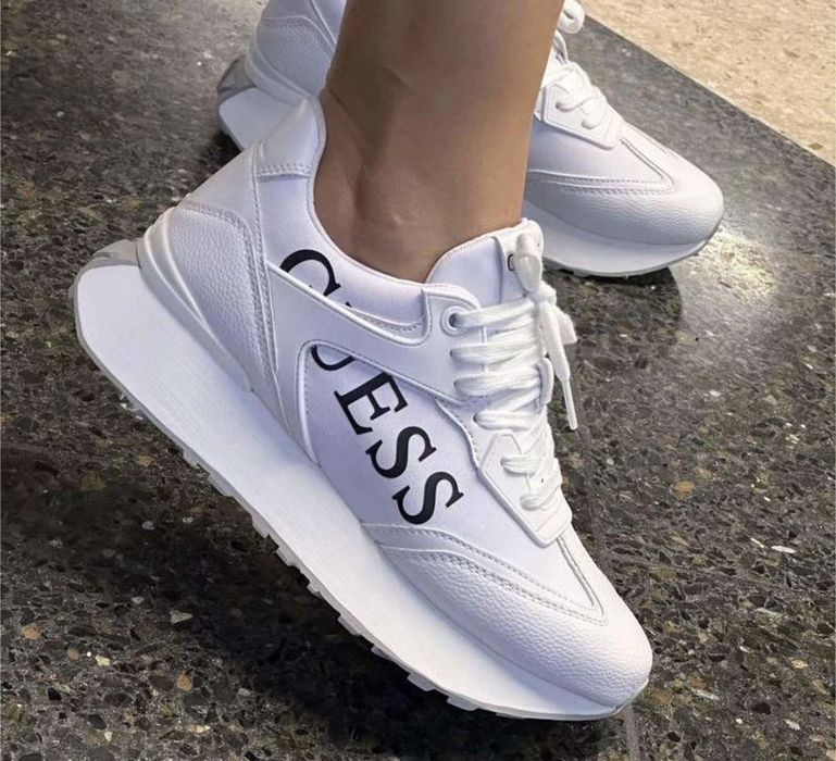 Жіночі кросівки Guess