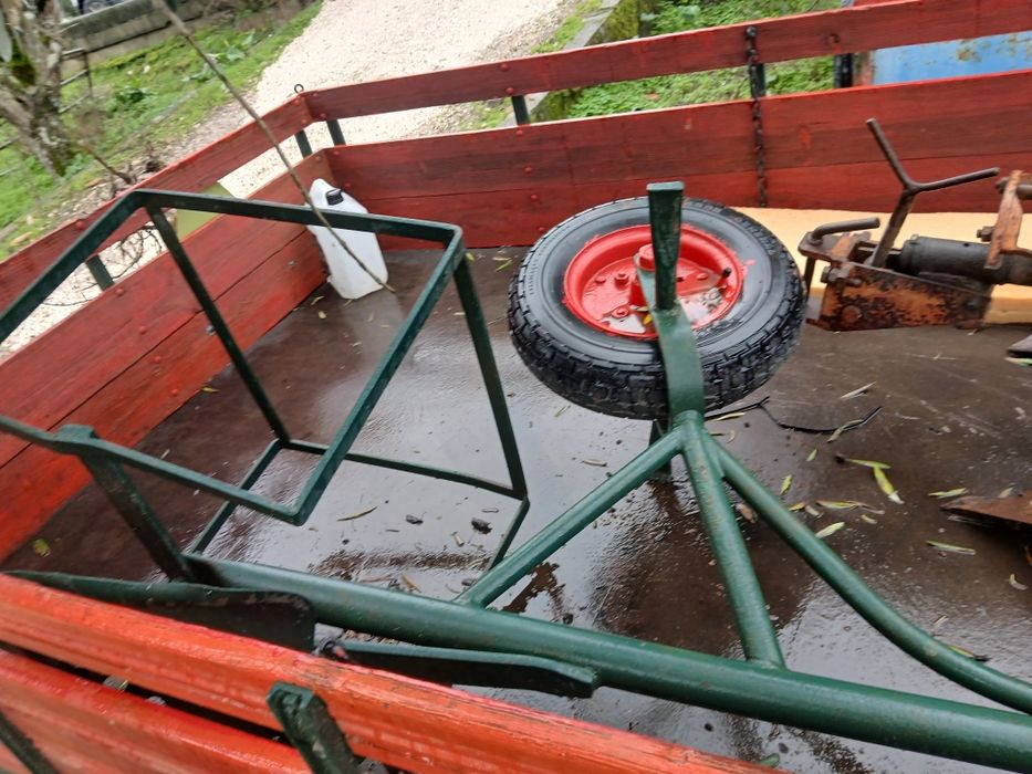 Vendo ou troco trator de varais 4x4