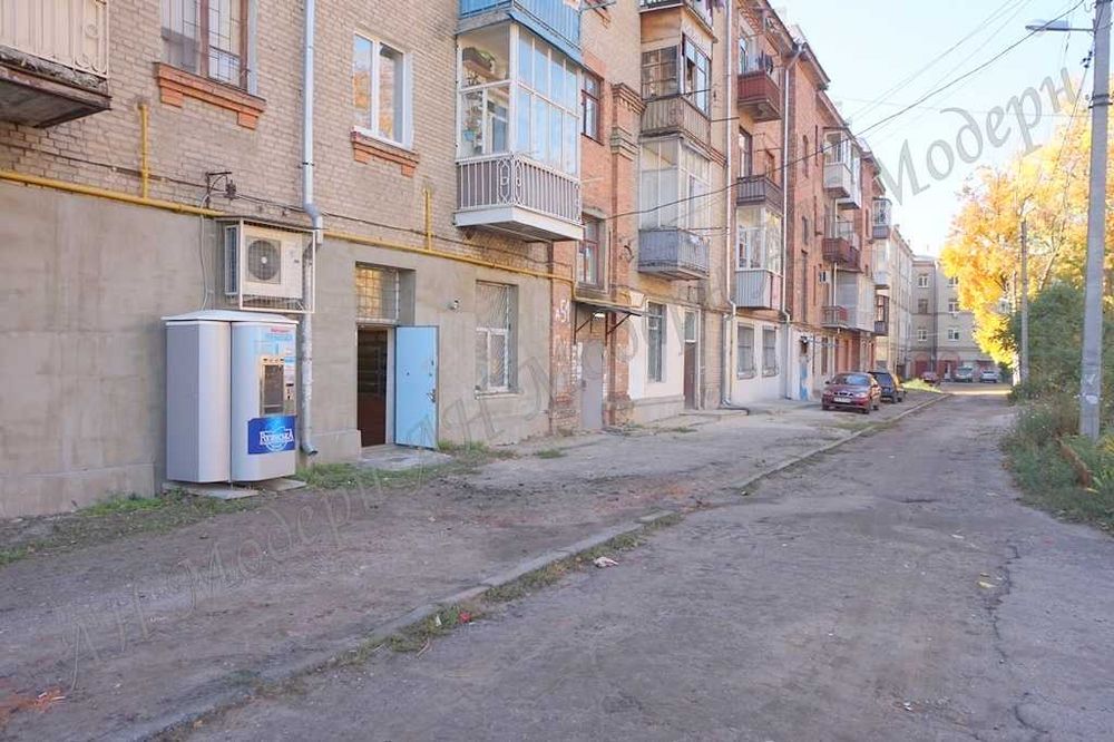 Фасадний магазин недалеко від ТРК Французький бульвар