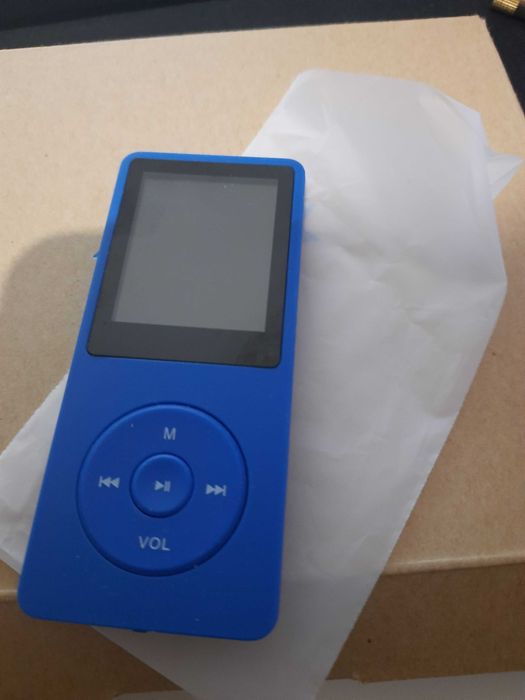 AGPTEK A02 Leitor de MP3, 8 GB Memória Novo ""   - PRETO OU AZUL