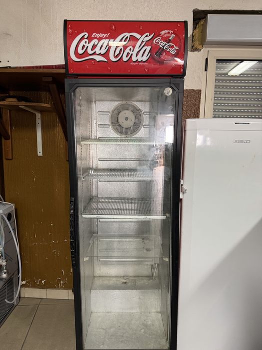 Vitrine em optimo estado, funcina perfeitamente, valor nao e negociavel