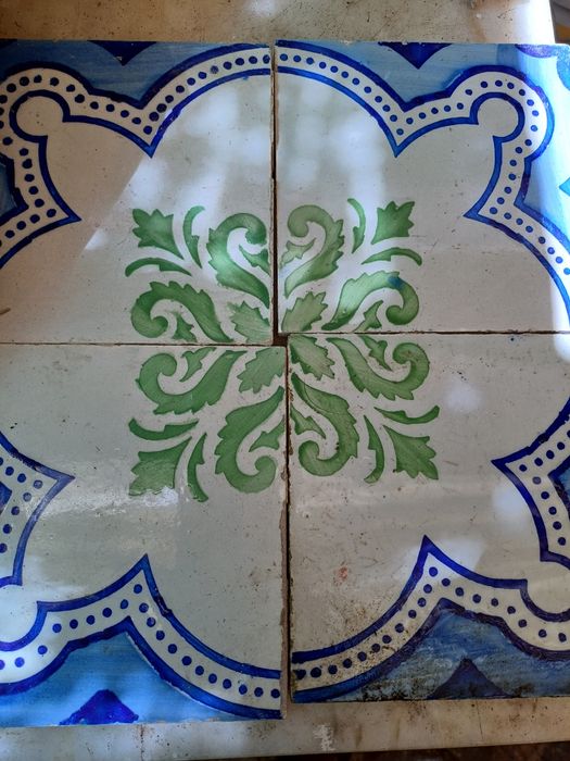 Quatro azulejos.