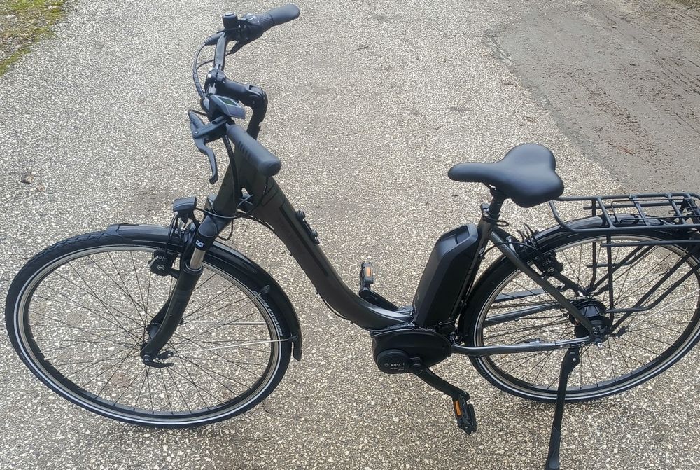 Rower elektryczny TRIUMPH  STAN JAK NOWY przebieg  33 km