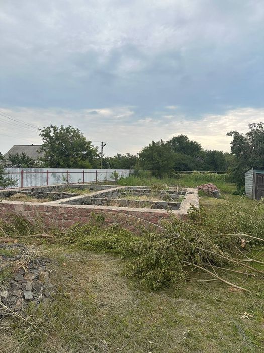 Земельна ділянка з фундаментом та комунікаціями в Черняхові