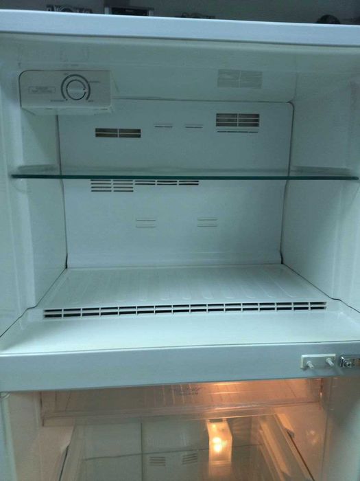 Продам  робочий холодильник з можливою доставкою
