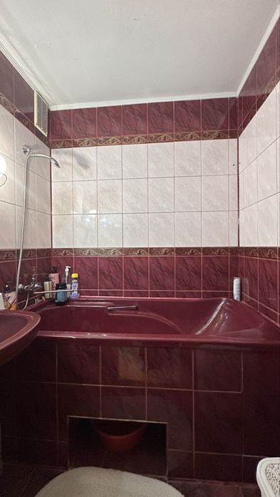 Продаж 3к  мікрорайон озерна