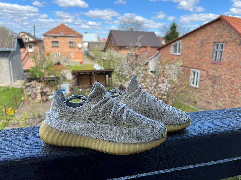 Кросівки Adidas Yeezy Boost 350 V2