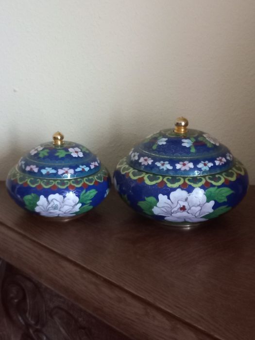 Eleganckie puzderko (bomboniera) - emalia komórkowa- cloisonne