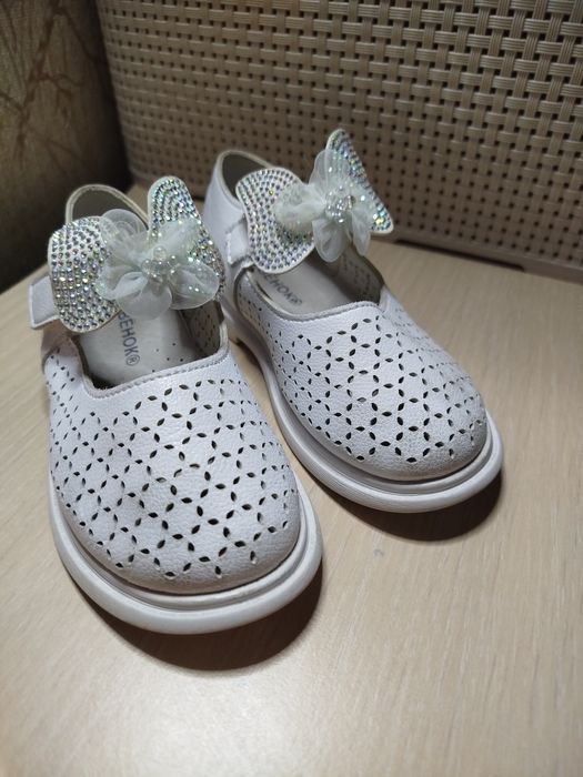 Дитячі туфельки для дівчинки, білі, святкові, розмір 25, устілка 16см