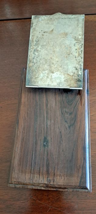 Suporte em prata e madeira para apontamentos