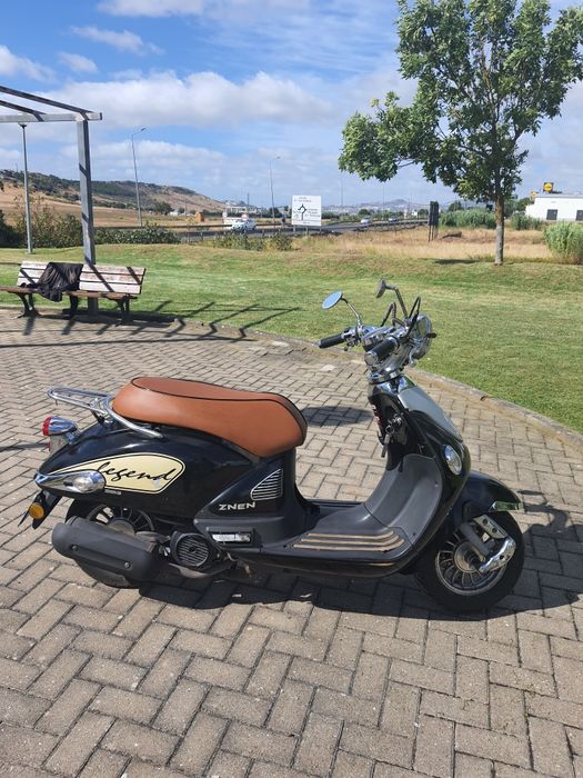Znen 125 Legend scooter