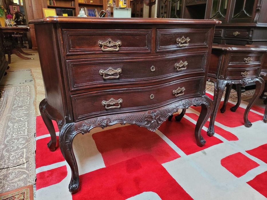 Cómoda antiga em muito bom estado geral