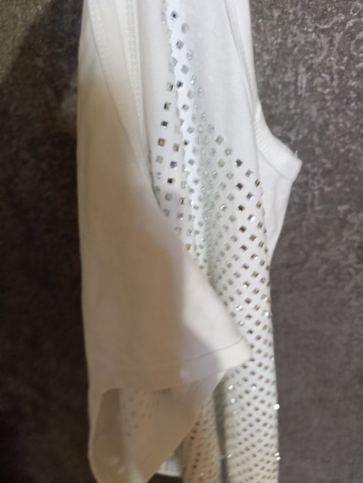 Майка в камінчиках.
