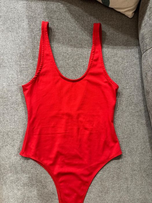 Nowe czerwone body rozmiar S cropp