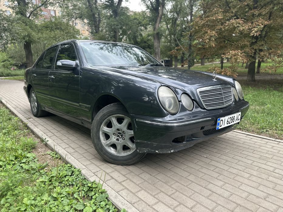 Mercedes-Benz e320