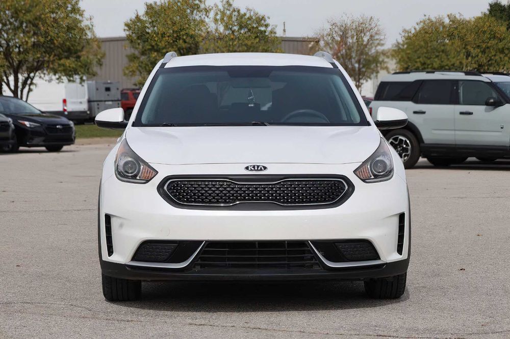 Kia Niro LX      2018