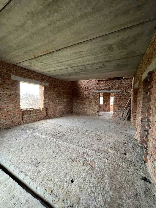 Продається будинок з гаражем біля Мостиськ