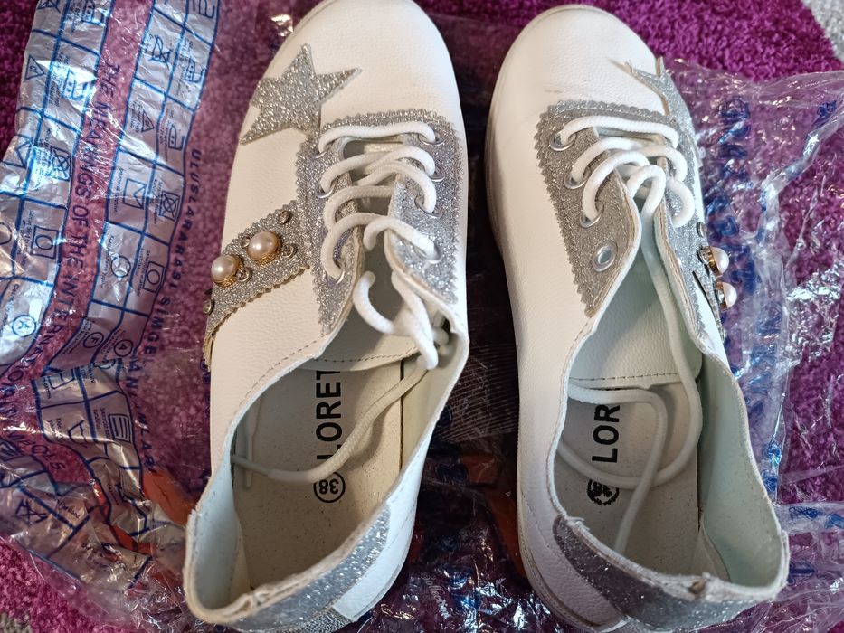 Продам кроссовки