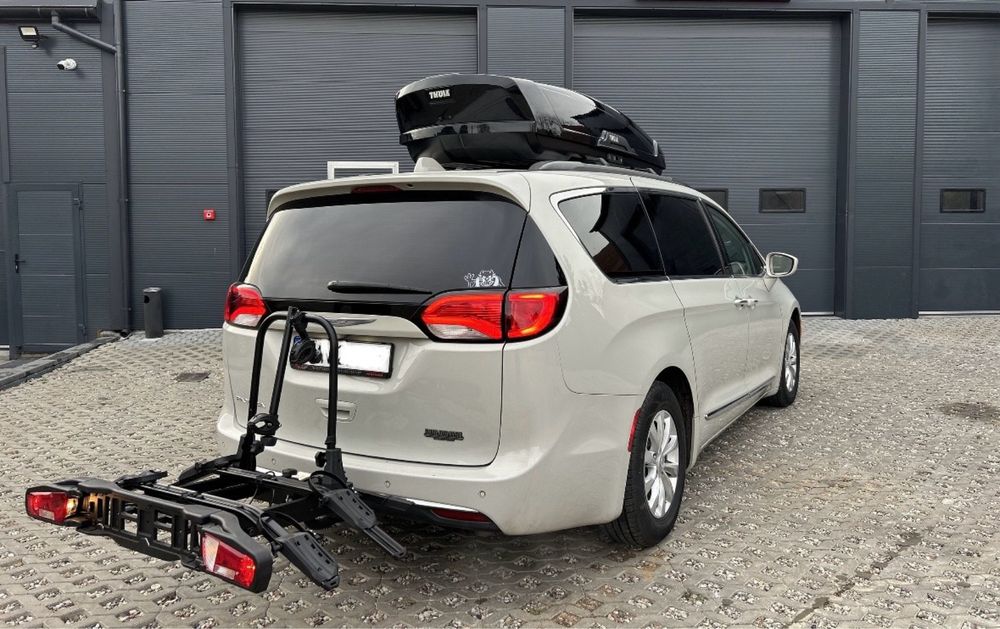 Wynajem Chrysler Pacifica 8 osobwa
