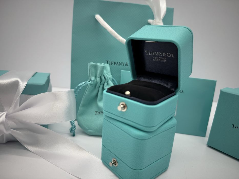 Фірмова упаковка коробок Тиффани Blue box.
