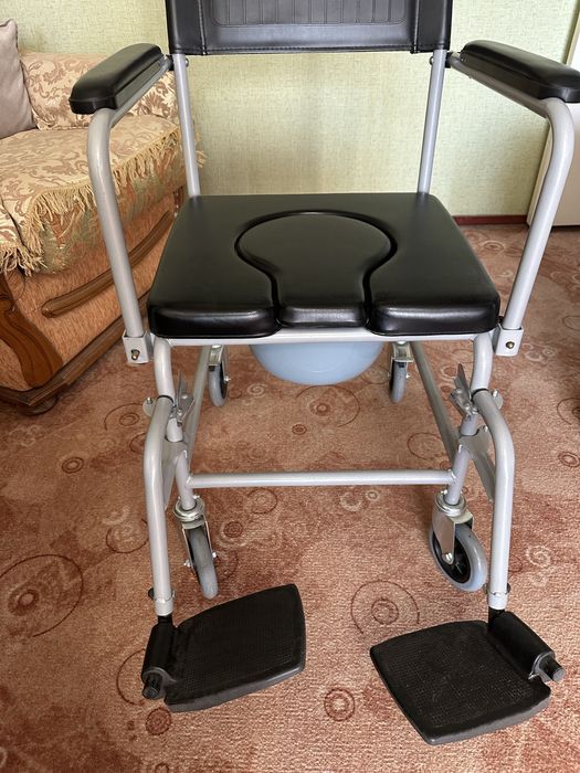 Крісло каталка з санітарним оснащенням, крісло-туалет Ridni